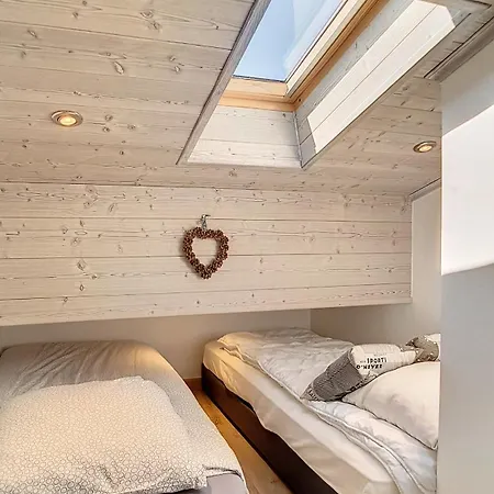 1 Dorines Apartment *